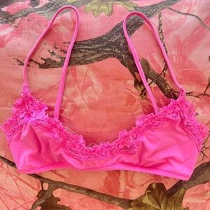 skims fits everyone lace bralette hot pink